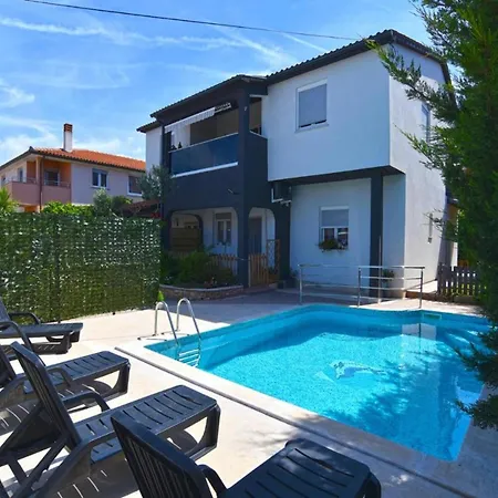 Апартаменты Welcoming With Shared Pool Valbandon