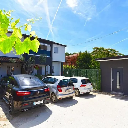 Welcoming With Shared Pool Valbandon