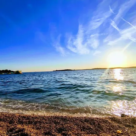 Welcoming With Shared Pool Apartman