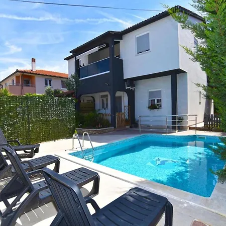 Welcoming With Shared Pool *