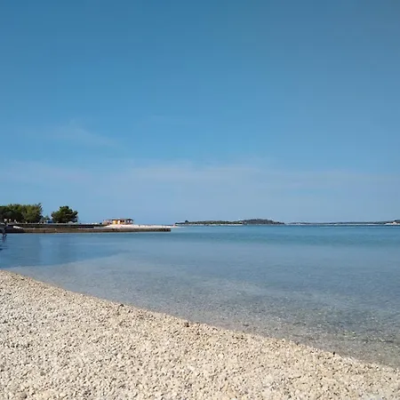 Welcoming With Shared Pool Apartman *