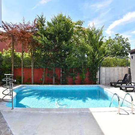 Apartman Welcoming With Shared Pool *