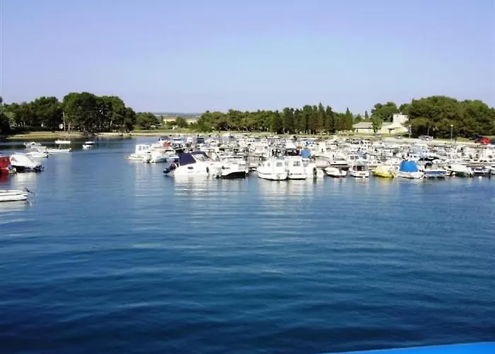 Διαμέρισμα Welcoming With Shared Pool Valbandon