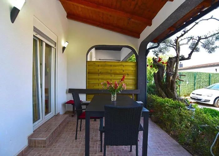 Welcoming With Shared Pool Διαμέρισμα Valbandon