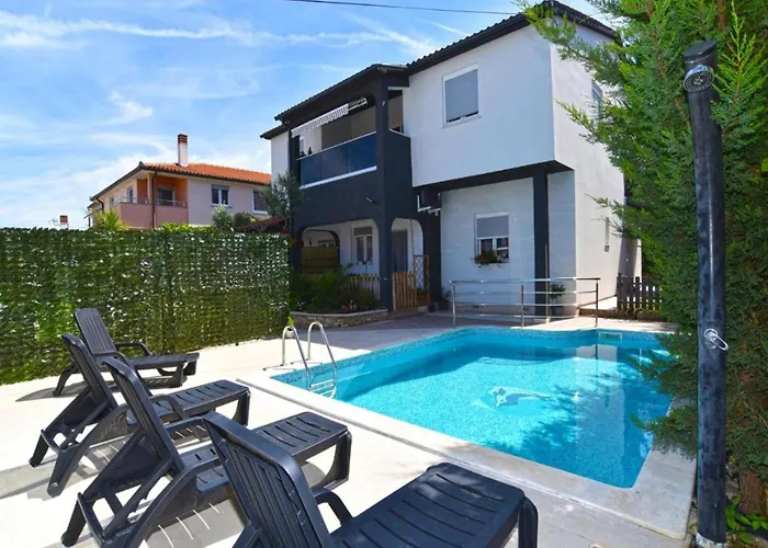 Welcoming With Shared Pool *