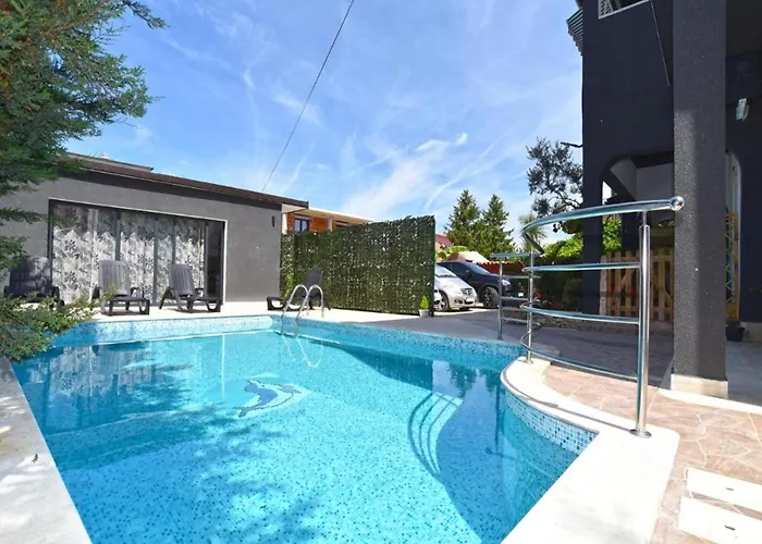 Welcoming With Shared Pool Διαμέρισμα