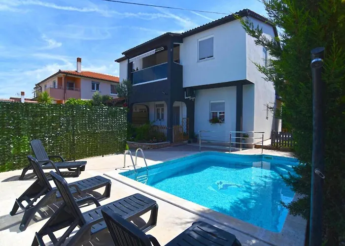 Διαμέρισμα Welcoming With Shared Pool Valbandon